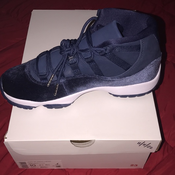 “Women’s Air Jordan 11 Retro Midnight Navy” Size 10 - Picture 2 of 6